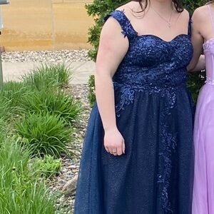 I'm selling my 2024 prom dress